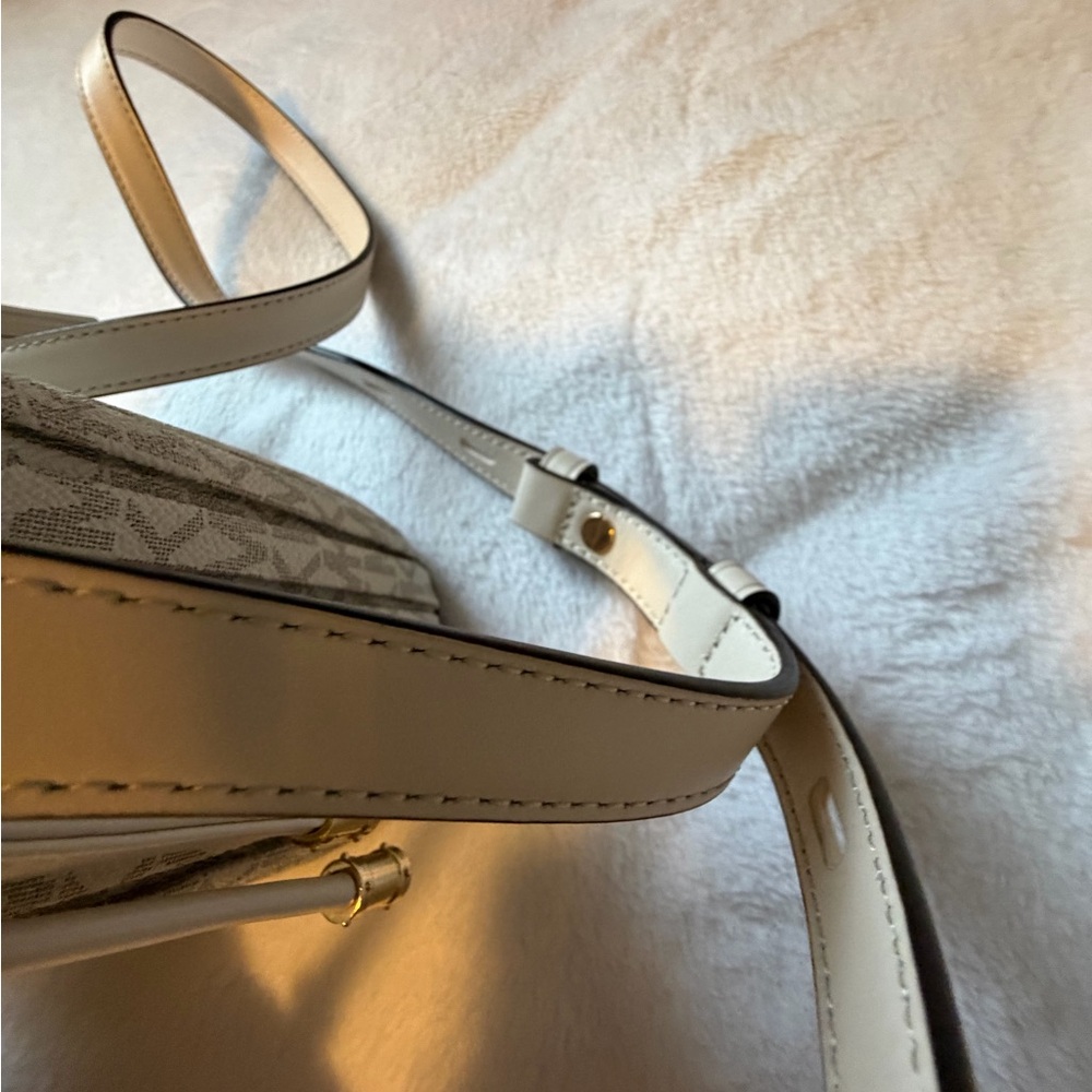 MICHAEL Michael Kors Willa pleated tote Bag with wallet - Picture 8 of 14